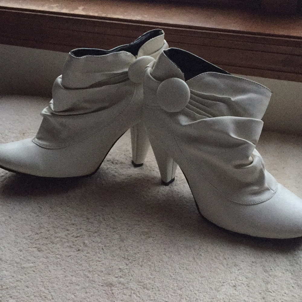 Rue 21 white heels